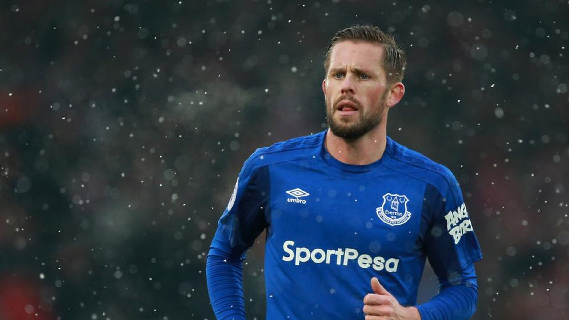 足球场上的搞笑段子:笑料不断!,足球的搞笑瞬间